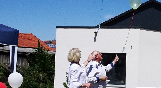 Luftballonwettbewerb – Partnerschaftliche Grüße aus Hofbieber