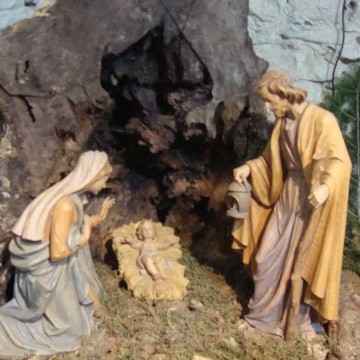 Weihnachtskrippe aus Hofbieber in der Kirche Santa Maria delle Lacrime aufgebaut