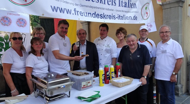 Bürgermeister Markus Röder am Multi Etnica Fest in Modigliana
